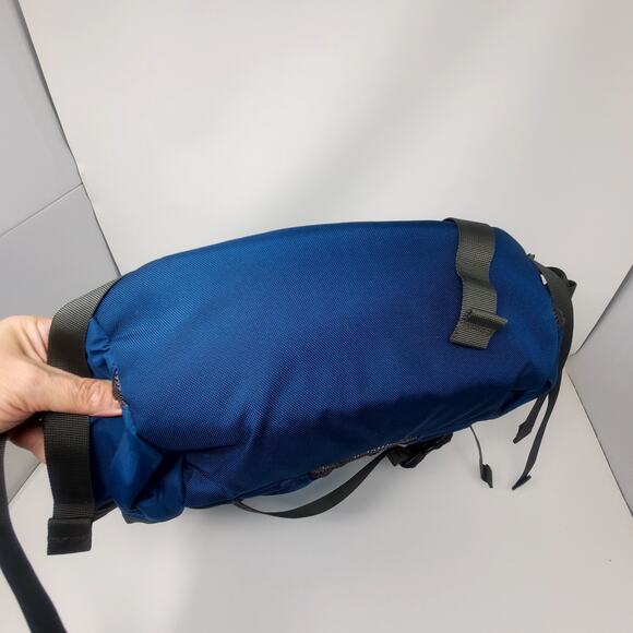 Patagonia Atacama Backpack 28L Bright Blue and green Trim Good condition Adult - Picture 9 of 16